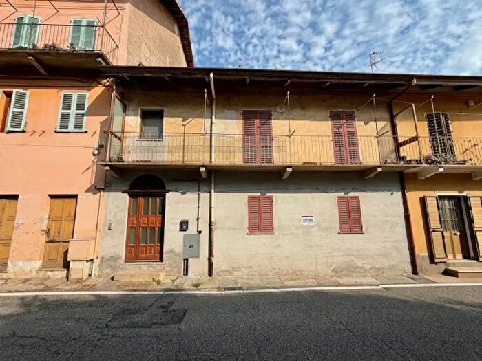 Casa con 6 locali in vendita in Via Novembre, Ronco Biellese