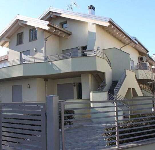 Appartamento trilocale in affitto in Viale Cristoforo Colombo, Centro, Cervia