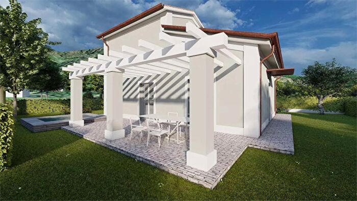 Casa con 6 locali in vendita in Luni