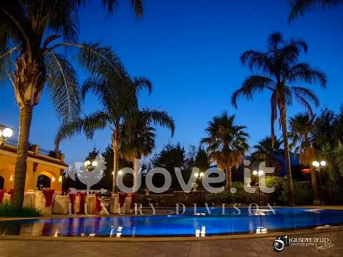 Casa con 6 locali in vendita in Via Nuova, Acireale