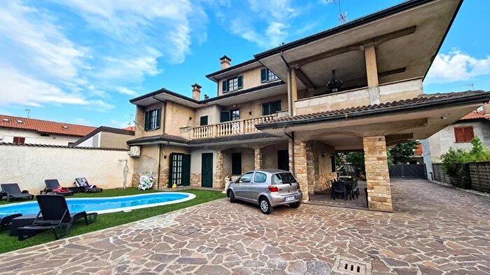 Casa in vendita in Via Bainsizza Olcella Dairago Milano Lombardia Italia, Dairago