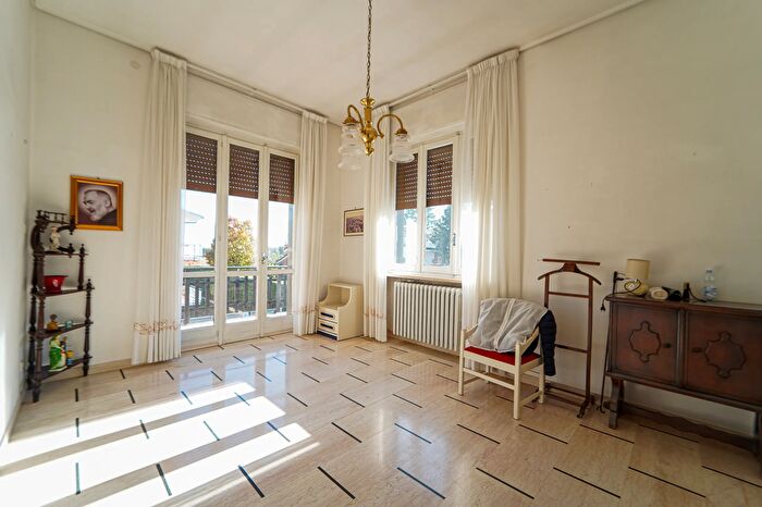 Casa con 10 locali in vendita in Via Vernante, Cuneo