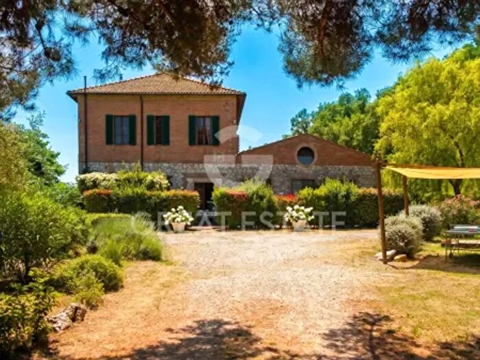 Casa con 6 locali in vendita in Piazza Antonio Gramsci, Radicondoli