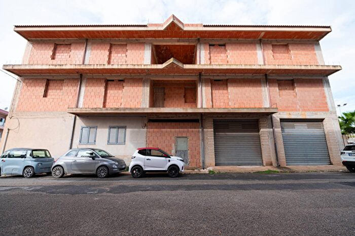 Casa con 20 locali in vendita in Via delle Palme Snc, Comiso
