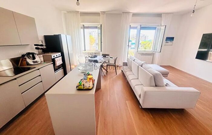 Appartamento con 8 locali in vendita in Via Sturla, Genova