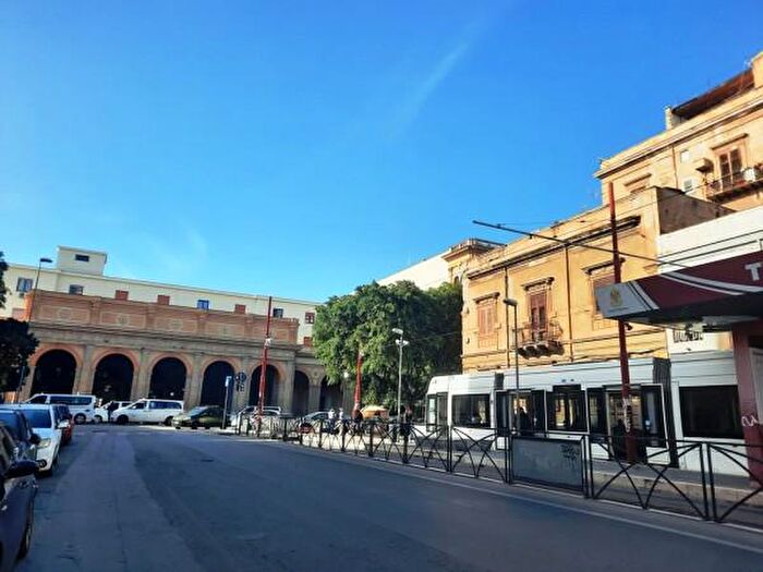 Appartamento con 6 locali in vendita in Via Rosario Gregorio, Palermo