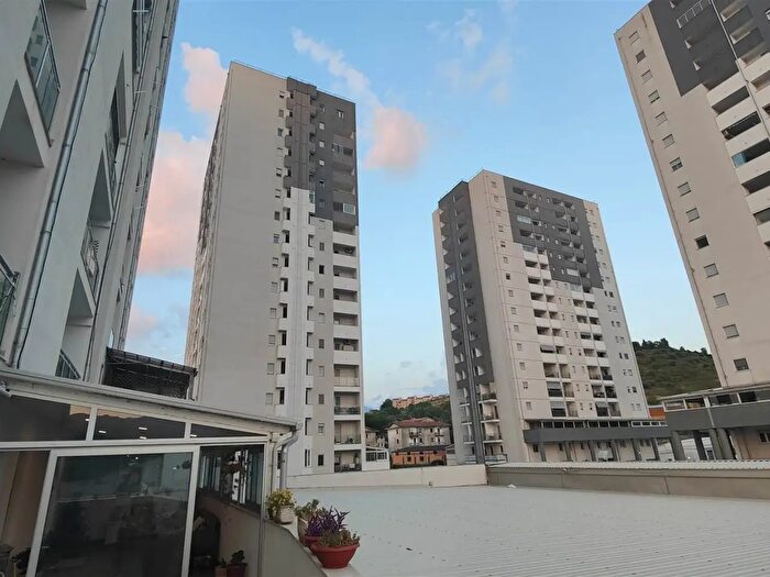 Appartamento con 7 locali in vendita in Via degli Stadi, Cosenza