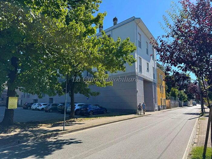 Appartamento quadrilocale in vendita in Largo Tricolore, Galliate