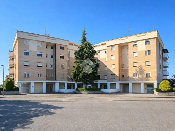 Appartamento quadrilocale in vendita in Via Mario Broglio, Roma