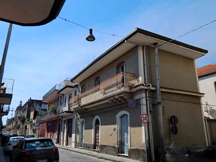 Appartamento trilocale in vendita in Via Gramsci, Riposto