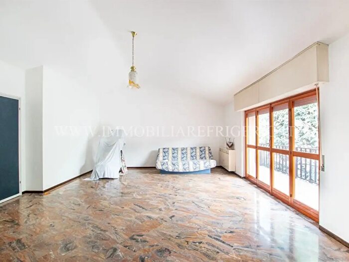 Appartamento trilocale in vendita in Via Don Luigi Locatelli, Caprino Bergamasco