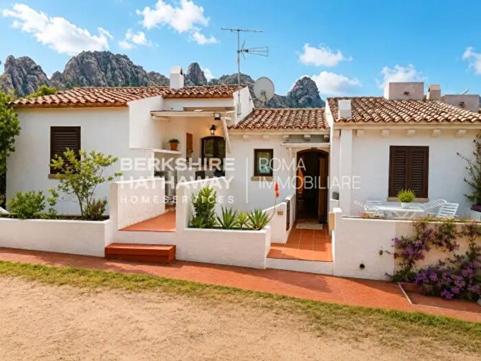 Casa con 6 locali in vendita in Via Guglielmo Oberdan, Olbia