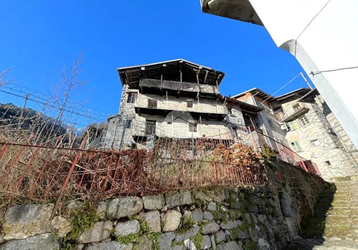 Casa con 9 locali in vendita in Frazione Gliondini, Campiglia Cervo