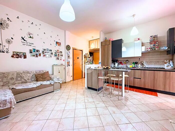 Appartamento trilocale in vendita in Via Pescaglia, Roma