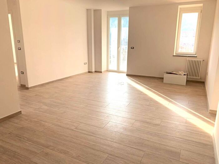 Appartamento trilocale in affitto in Via delle Ferriere, San Leucio Briano, Caserta