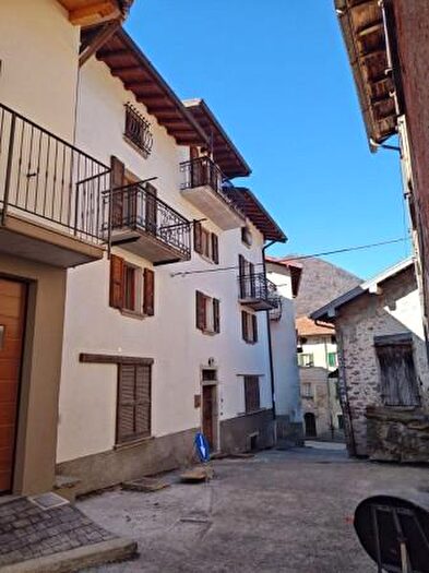 Casa con 6 locali in vendita in Via Lera, Schignano