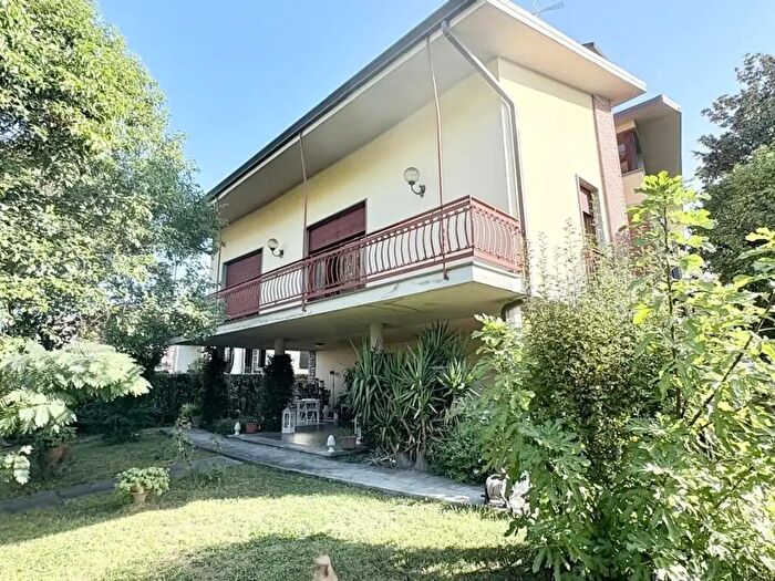 Casa con 5 locali in vendita in Ottolini, Lucca