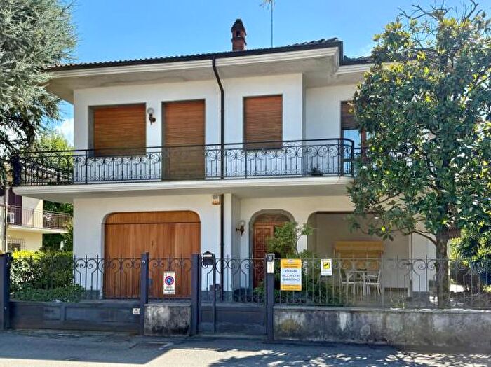Casa con 6 locali in vendita in Via Giovanni Montemartini, Voghera