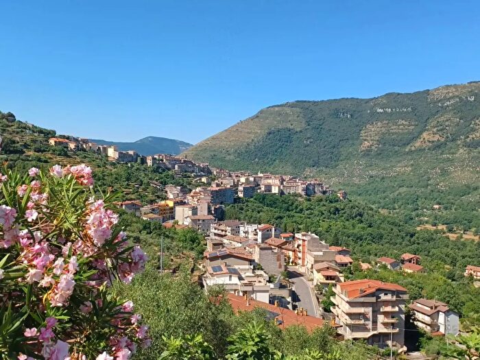 Appartamento trilocale in vendita in Piazza S Angelo, Vallecorsa