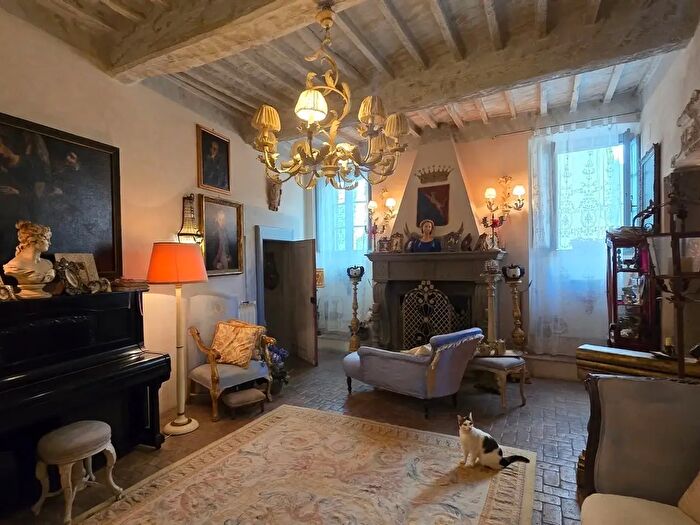 Casa con 12 locali in vendita in Via del Duomo, Todi