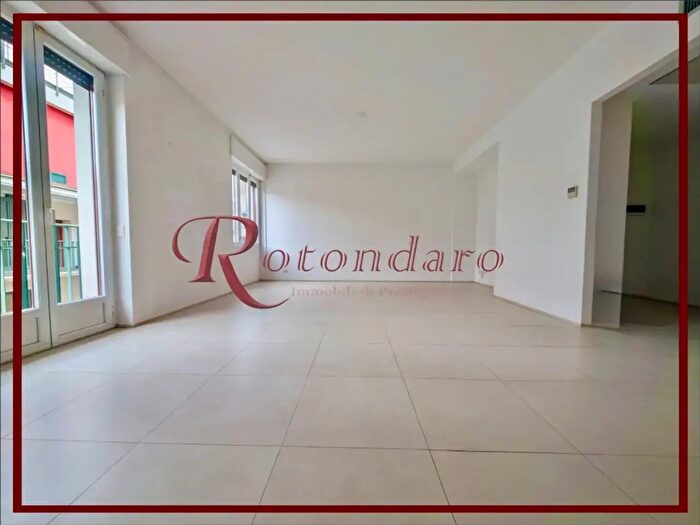 Appartamento quadrilocale in affitto in Via Felice Cavallotti, Milano
