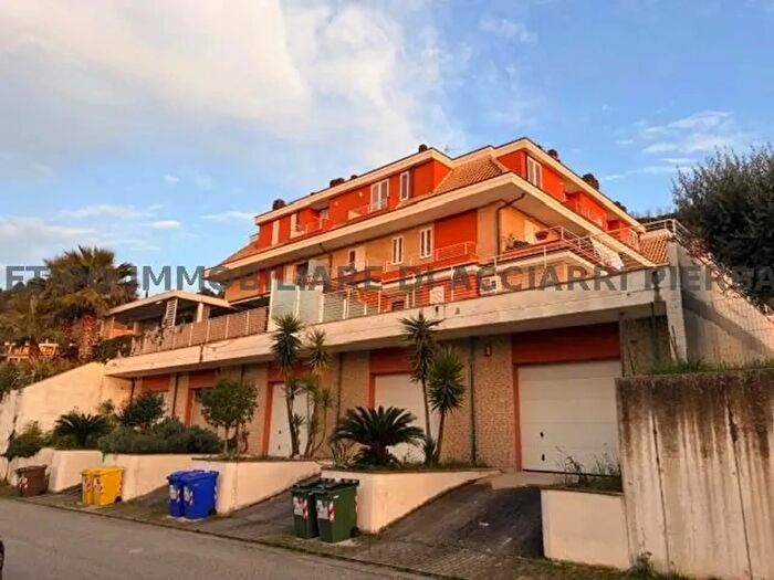 Appartamento quadrilocale in vendita in Via Umbria, Cupra Marittima