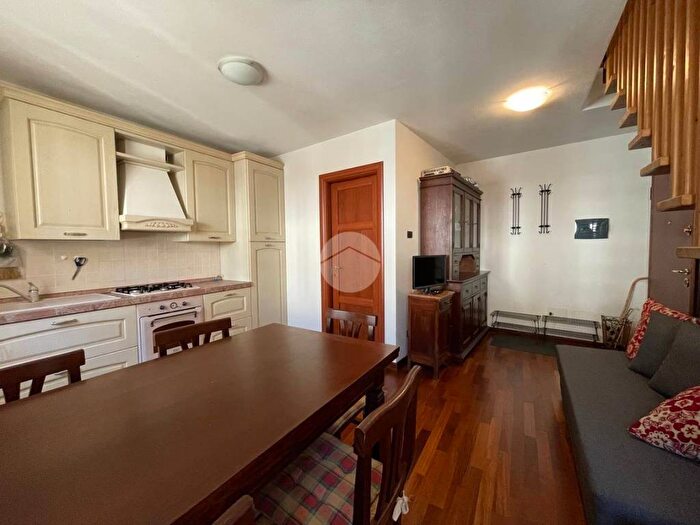 Appartamento quadrilocale in affitto in Via Roma, Centro, Borno