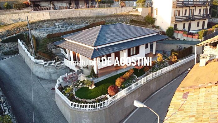 Casa con 5 locali in vendita in Via Via Regina Margherita Nebbiuno Novara, Nebbiuno