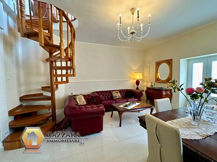 Casa con 7 locali in vendita in Via Principessa Jolanda, Canicattini Bagni