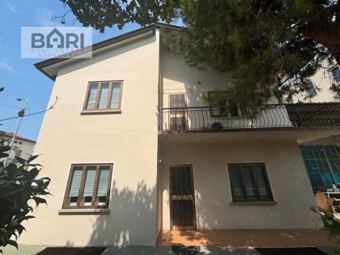 Casa quadrilocale in vendita in Viale della Libertà, Pordenone