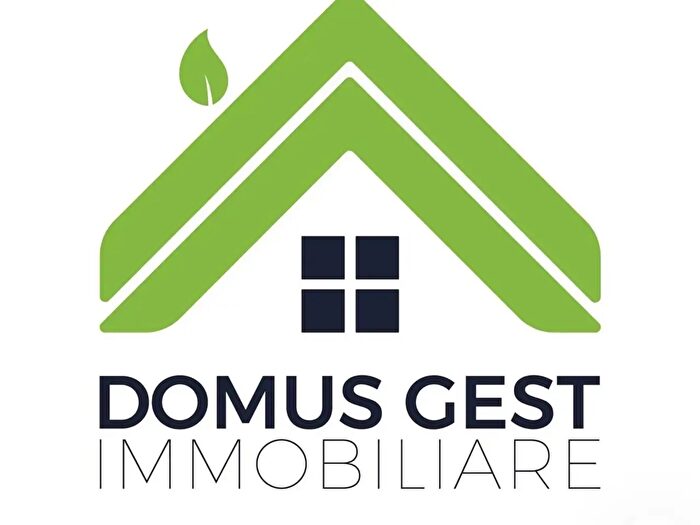 Casa con 7 locali in vendita in Modena