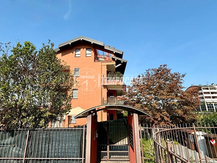 Appartamento trilocale in vendita in Via Ginestrino, Cologno Monzese