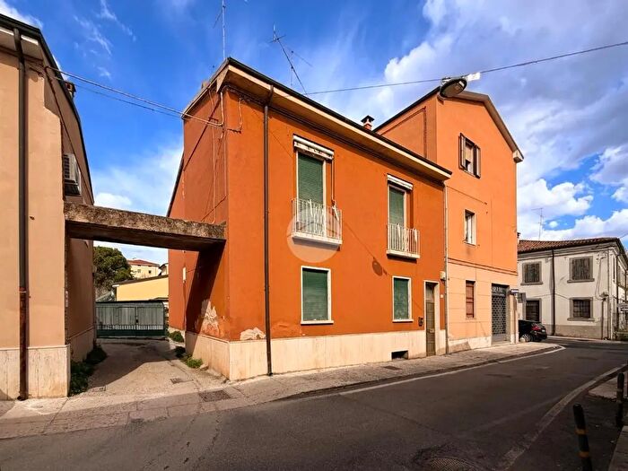 Appartamento quadrilocale in vendita in Via Cimitero, Verona