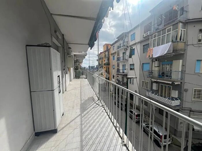 Appartamento trilocale in vendita in Via Francesco Gaeta, Napoli