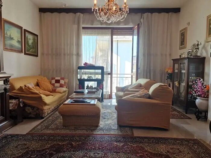 Appartamento con 6 locali in vendita in Carrara