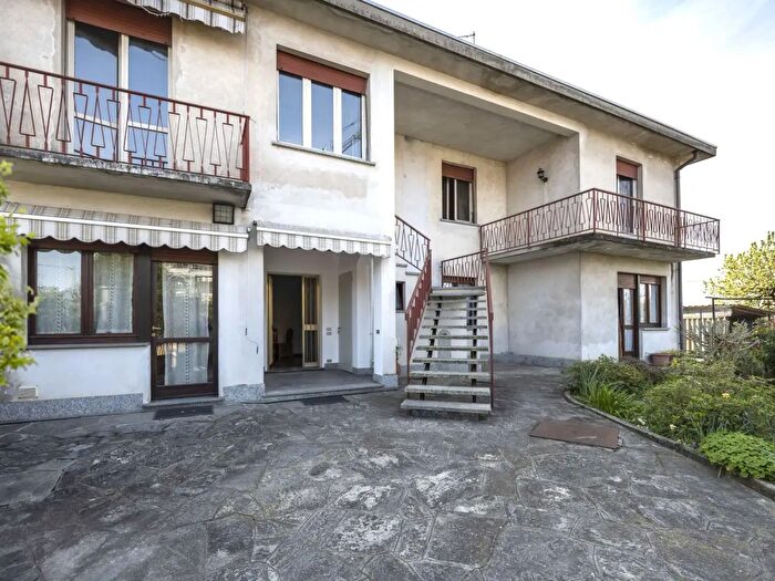 Casa con 10 locali in vendita in Via della Cantara, Carnago
