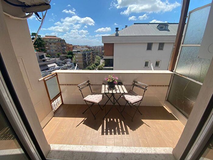 Appartamento trilocale in affitto in Via di Donna Olimpia, Monteverde Nuovo, Roma