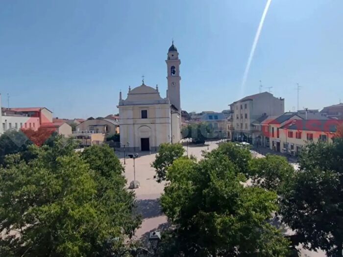 Appartamento trilocale in vendita in Piazza della Vittoria, Locate Di Triulzi