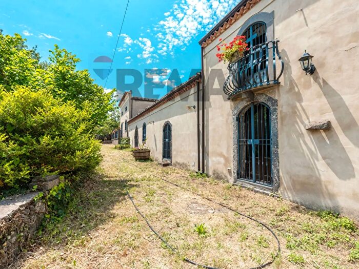 Casa con 18 locali in vendita in Ss SN, Linguaglossa