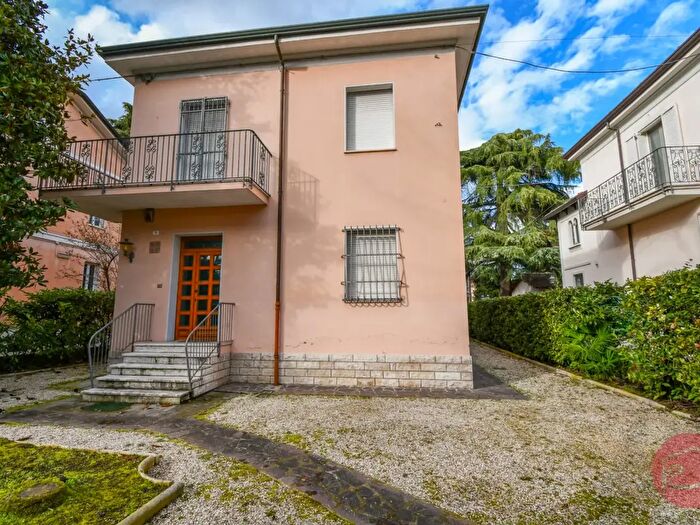 Casa quadrilocale in vendita in Cesena