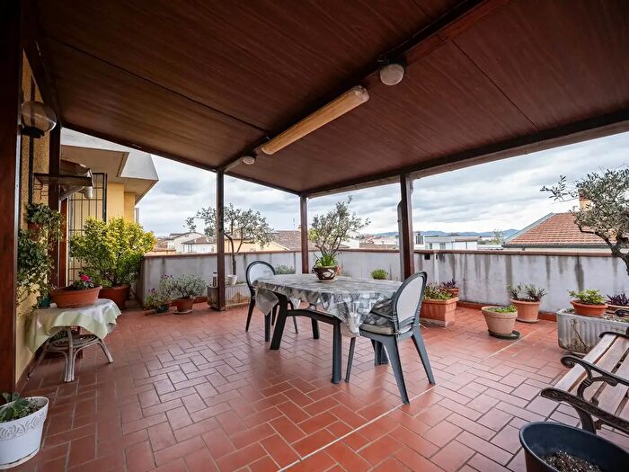 Appartamento con 5 locali in vendita in Via Giorgio Vasari, Campi Bisenzio