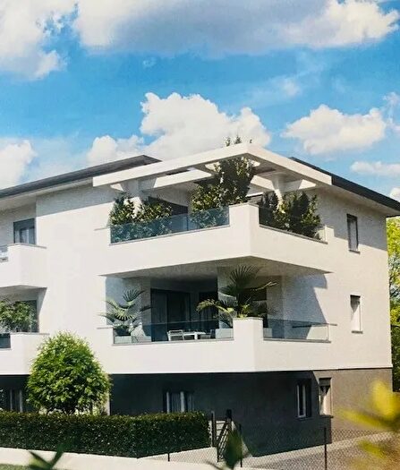 Appartamento trilocale in vendita in Modena Emilia Romagna Madonnina Italia, Modena