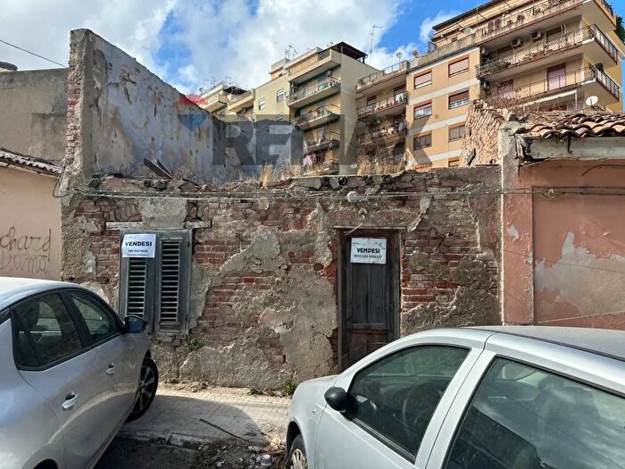 Casa trilocale in vendita in Via Pietro Castelli, Messina