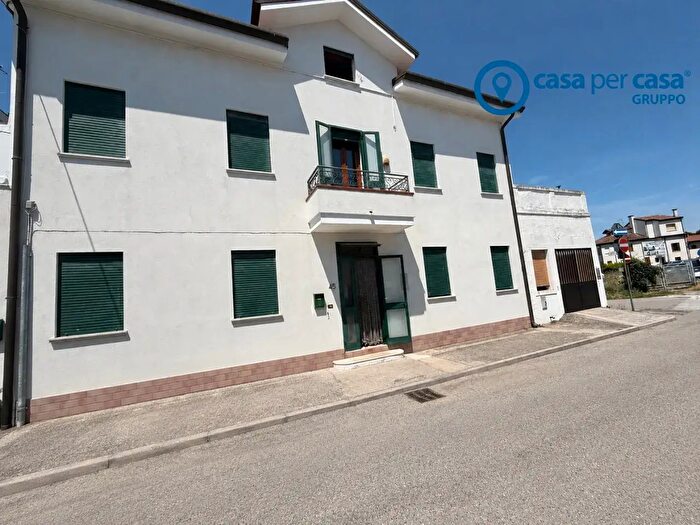 Casa quadrilocale in vendita in Adria Via Alberto Mario, Adria
