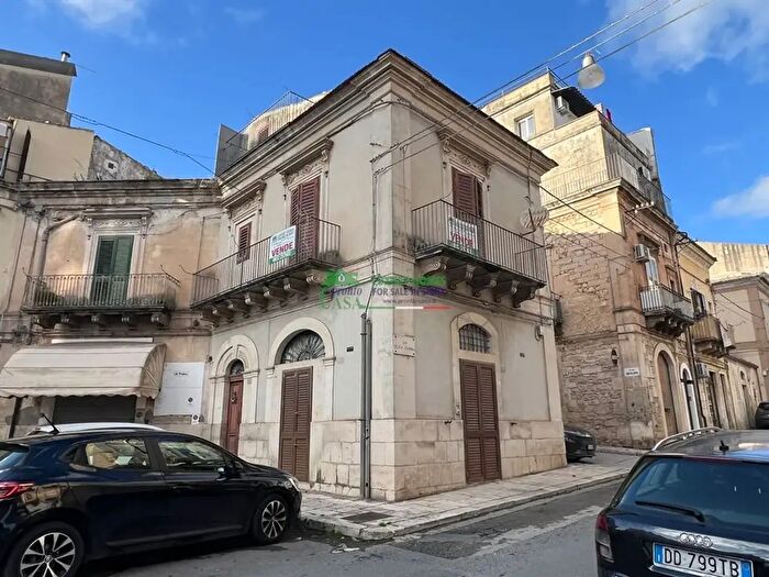 Casa in vendita in Via Felicia Schininà, Ragusa