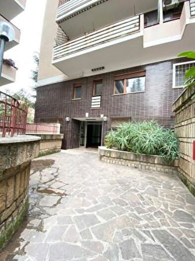 Appartamento bilocale in affitto in Via Simone Martini, Roma