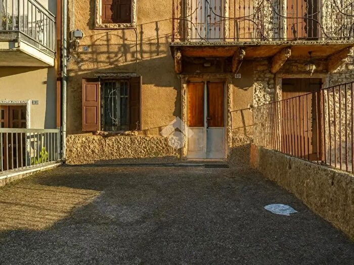 Casa con 6 locali in vendita in Via Arzerè di Sopra, Bosco Chiesanuova