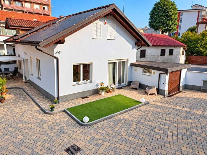 Casa con 6 locali in vendita in via Massimo D'Azeglio, Settimo Torinese