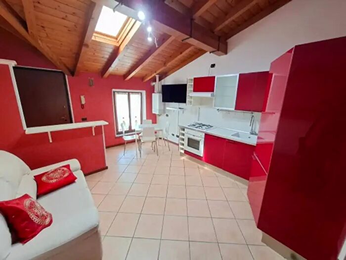 Appartamento bilocale in vendita in Via Cesare Battisti, Locate Varesino