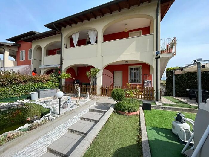 Appartamento trilocale in vendita in Via Alcide De Gasperi, Torbole Casaglia